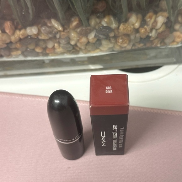 NWT MAC Matte Lipstick DIVA 603 - Picture 4 of 4